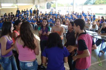 Apresentação teatral dos alunos do 8º A da escola Cel. Felipe de Brum neste dia 11 de agosto, Dia do Estudante.
