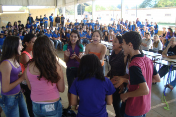 Dia do estudante: motivação e dedicação são desafios para professores e alunos Apresentação teatral dos alunos do 8º A da escola Cel. Felipe de Brum neste dia 11 de agosto, Dia do Estudante.