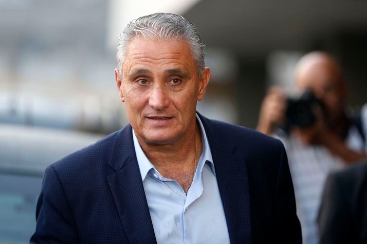 Tite renova com a CBF até a Copa do Catar Tite renova com a CBF até a Copa do Catar