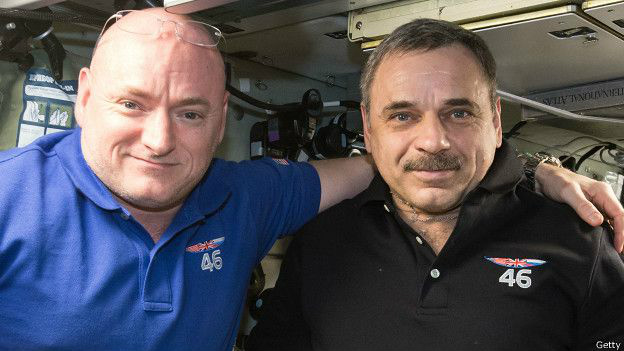 Como corpo de astronauta mudou após um ano no espaço Scott foi acompanhado por cosmonauta russo nos 340 dias no espaço
