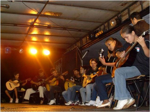 Agenda de eventos para Amambai e região Orquestra de Violões é uma das atrações da Festa Paraguaia.