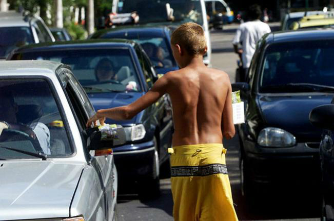 Pesquisa: 3,8 milhões de jovens estão fora da escola no Brasil
