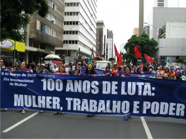 Mulheres lutam por igualdade, mas problemas históricos persistem Mulheres lutam por igualdade, mas problemas históricos persistem