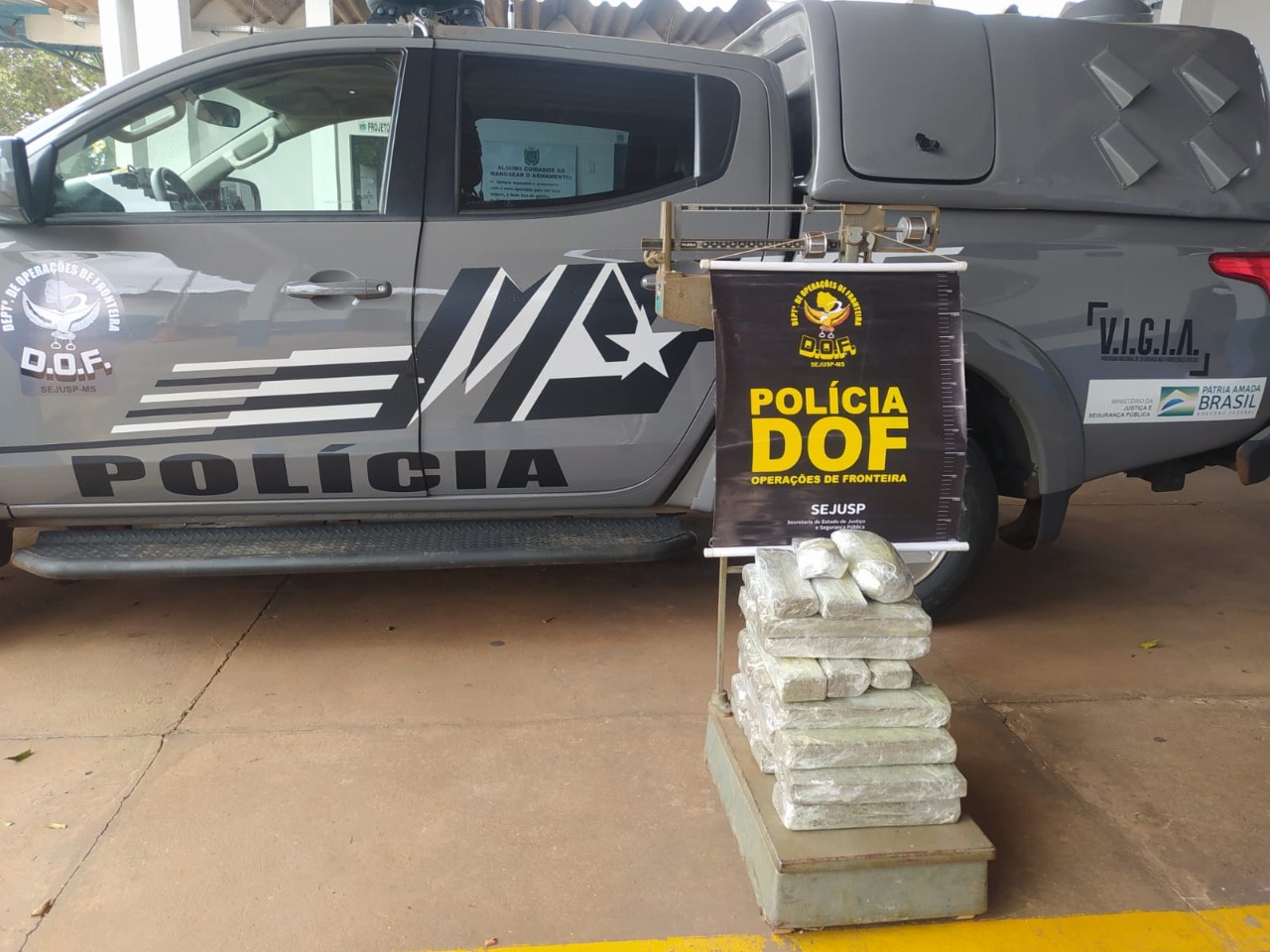 Passageiro de ônibus que seguia para RS é preso em Amambai com 30kg de maconha Foto: DOF/Sejusp