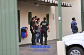 Foto: Valdenir Rezende / Correio do EstadoPolíciais federais na sede de uma das empresas para apurar fraudes em licitações