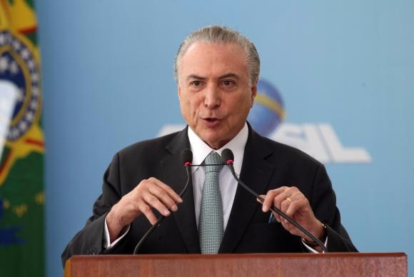 Temer passa por procedimento para retirada de sonda urinária Temer passa por procedimento para retirada de sonda urinária