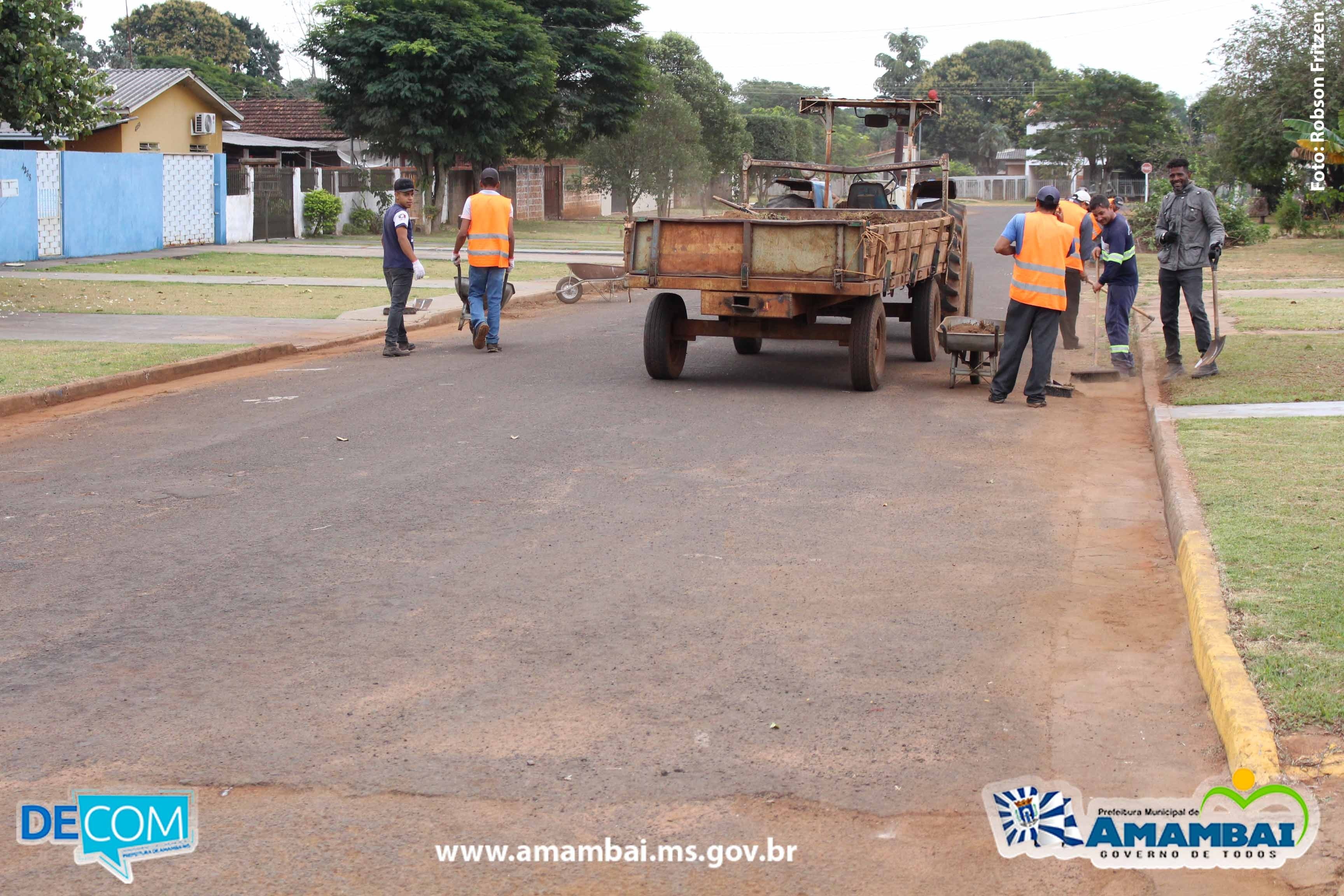 Prefeitura de Amambai intensifica limpeza em avenidas e ruas do município Prefeitura de Amambai intensifica limpeza em avenidas e ruas do município