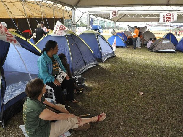 Acampamento de servidores públicos federais termina; greve é mantida