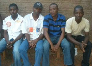 Grupo de haitianos é localizado em Ivinhema à procura de trabalho Grupo está à procura de trabalho. (Foto: Rádio Ativa)