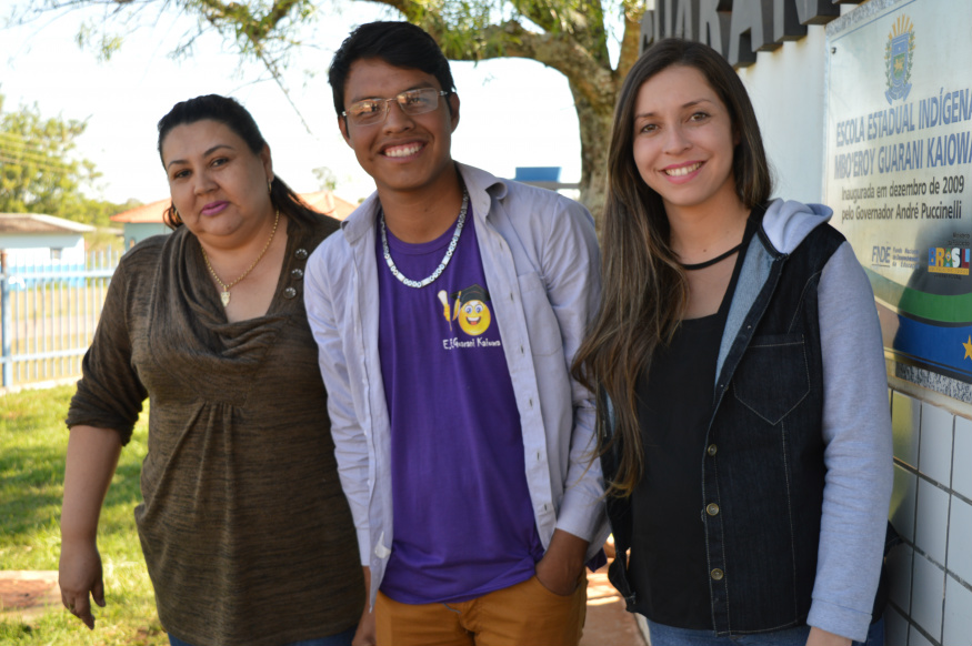 E/D: Professora Rute Nunes Cabral, Jemerson Franco da Silva e professora Lucineia Barbosa / Foto: Moreira Produções
