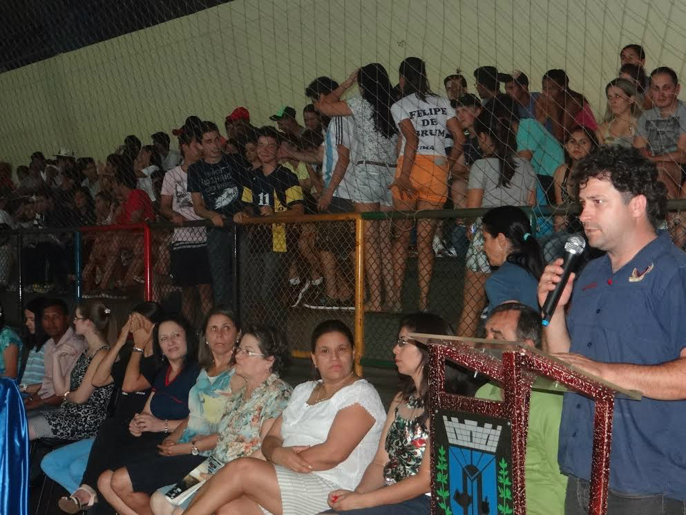 Abertura dos Jogos Intercolegiais 2014 de Amambai aconteceu nessa segunda (13) Elton Marques, presidente da Fundesc discursa na abertura dos jogos (Foto: Assessoria)