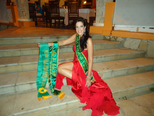 Modelo de Amambai conquista título inédito de beleza internacional Micheli de Oliveira, eleita Miss World Cities 2011, na Republica Dominicana.