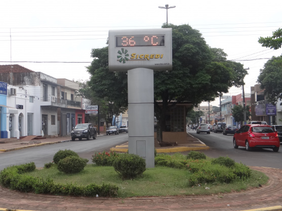 Termômetro marcando 36º as 14 horas desta terça-feira (14) / Foto: Moreira Produções