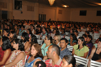 Palestra motivacional marca início do ano letivo na Reme Um público de cerca de 1.000 pessoas participou do evento.