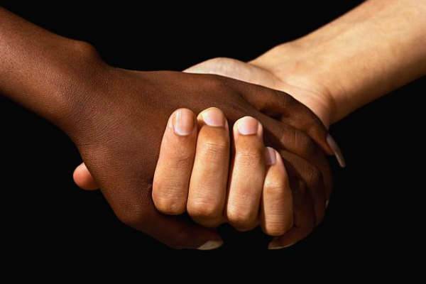 ONU reconhece racismo como problema estrutural da sociedade brasileira Os especialistas da ONU destacaram que, entre negros e brancos, existem desigualdades de acesso à educação, à Justiça, à segurança e a serviços públicos