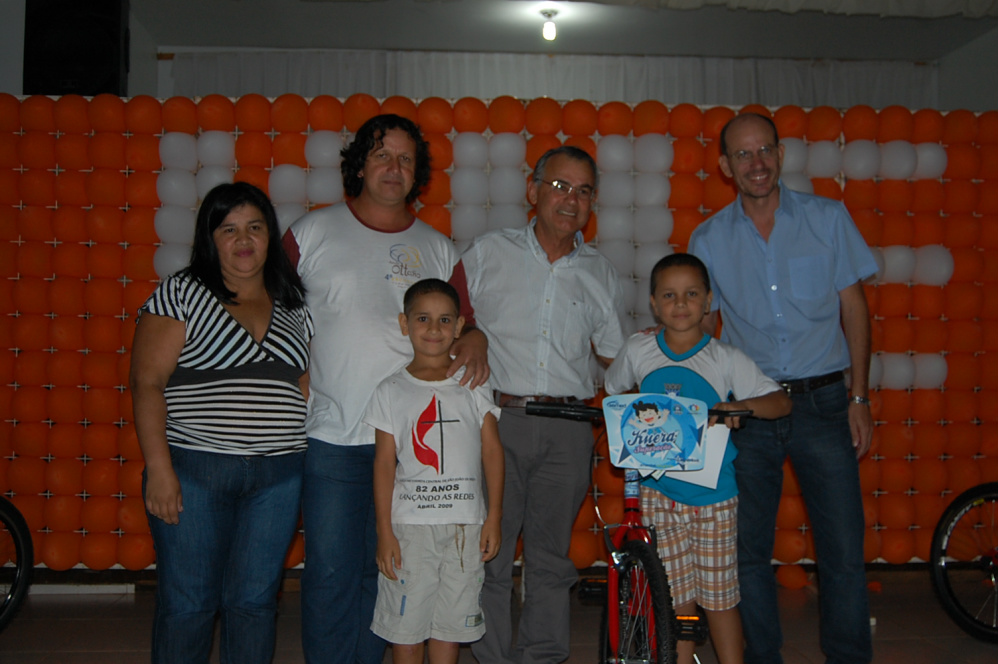 Evento reuniu centenas de pessoas, premiando alunos da rede municipal de ensino / Foto: Assessoria