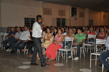 Palestra motivacional marca início do ano letivo na Reme A palestra ‘Educação para o Sucesso’ foi ministrada pelo mestre em filosofia e professor universitário campo-grandense, Ben-Hur Ferreira.