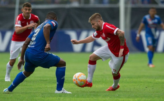 Inter é dominado, mas comemora empate com um a mais no Equador Sasha voltou a ser improvisado por Aguirre no ataque do Internacional