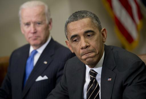 O presidente Barack Obama e o vice-presidente Joe Biden durante evento na Casa Branca em 13 de dezembro (AFP, SAUL LOEB)