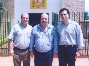 Ministro Paulo Bernardo ao lado de João Benites e Paulo Benites em uma visita ao museu da Erva Mate