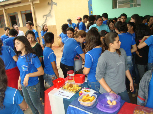 Aula lúdica na escola Felipe de Brum, de Amambai, alia arte e culinária