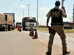 PRF: caminhoneiros fizeram 92 bloqueios de estradas em quatro dias