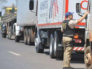 PRF: caminhoneiros fizeram 92 bloqueios de estradas em quatro dias