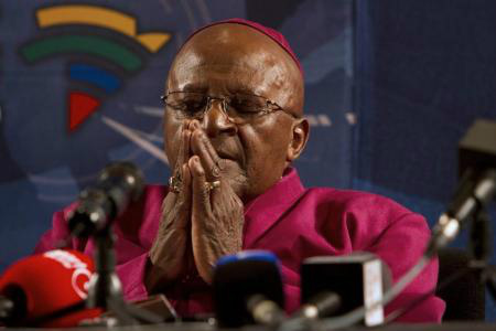 Arcebispo sul-africano Desmond Tutu é visto durante coletiva de imprensa na Cidade do Cabo, em 6 de dezembro