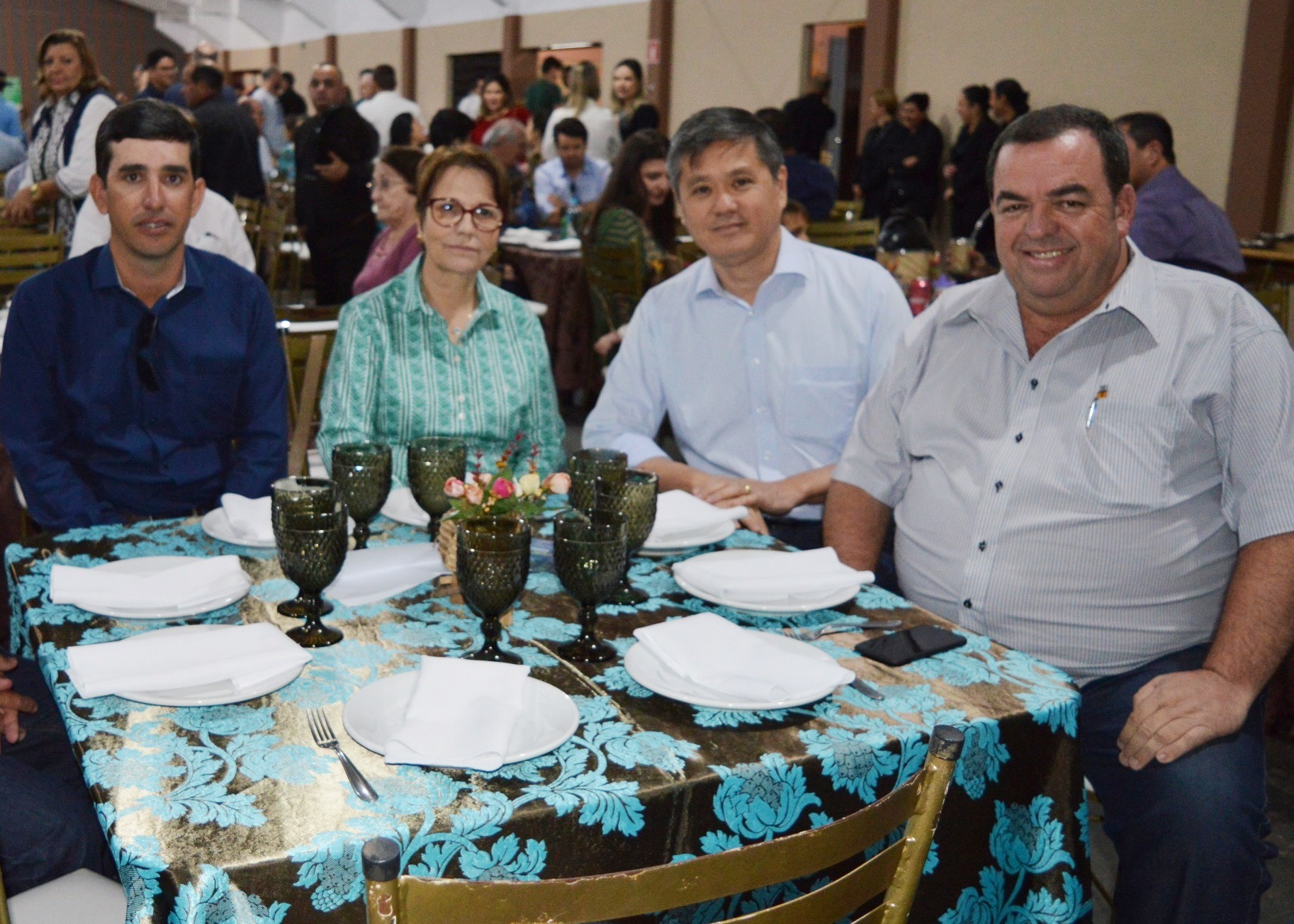 Fortalecimento do Agronegócio marca discursos do 1º Almoço do Produtor Rural E/D: Presidente do SRA, Ronan Nunes da Silva; deputada federal, Tereza Cristina; presidente da Famasul, Maurício Saito e presidente da Câmara Municipal de Amambai, vereador Dilmar Bervian / Foto: Moreira Produções