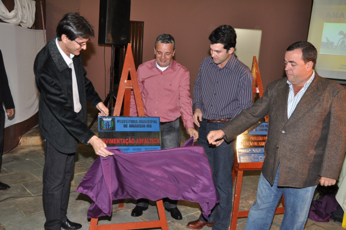 Lanzarini inaugura obra junto com presidente da câmara Roberto Protético, presidente do Sindicato Rural Christiano Bortolotto e secretário de obras Dilmar Bervian