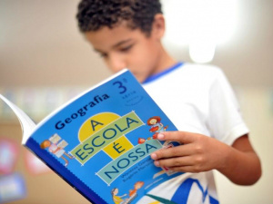 Campanha de incentivo à leitura distribui 10 mil livros na periferia de SP