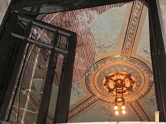 Parte do teto do Theatro Municipal do Rio cai após premiação Parte do teto do Theatro Municipal do Rio cai após premiação