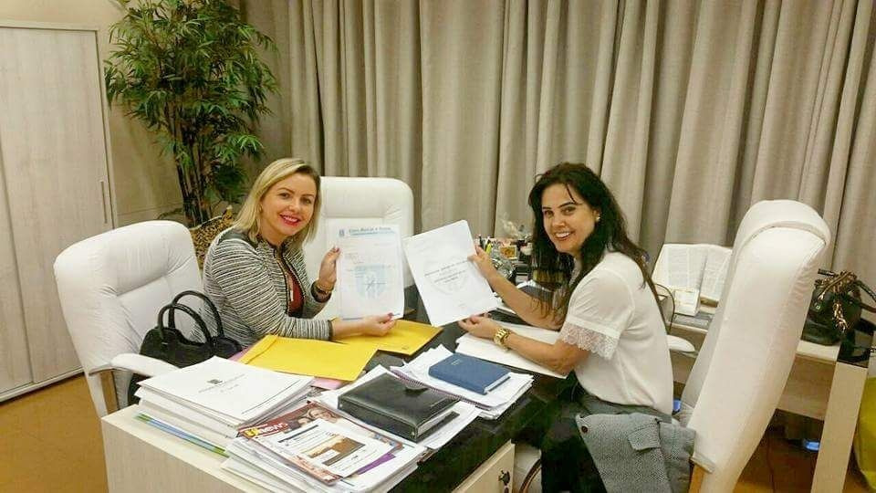 Vereadora Janete conquista emenda parlamentar para melhorias no Hospital Regiona E/D- Vereadora Janete Córdoba com a deputada Mara CaseiroFoto: Assessoria