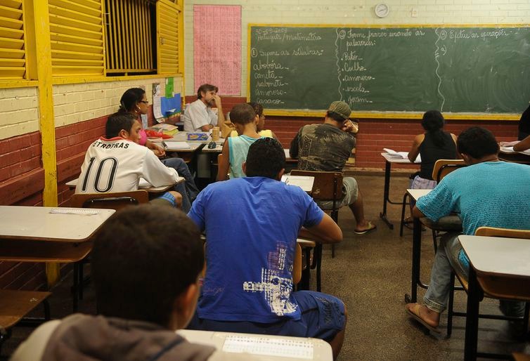 Professores dizem que falta continuidade de boas políticas e alinhamento dos programas educacionais com a sala de aula - Arquivo/Agência Brasil