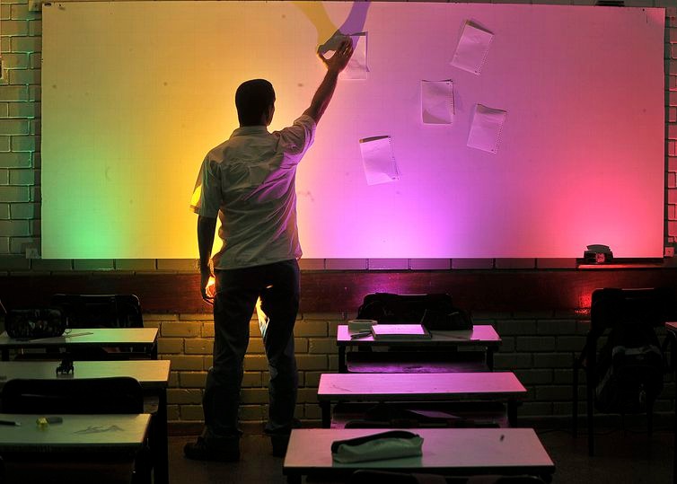 Dados mostram que a falta de confiança entre o professor e as secretarias estaduais e municipais de educação é desafio a ser enfrentado - Marcello Casal jr/Agência Brasil