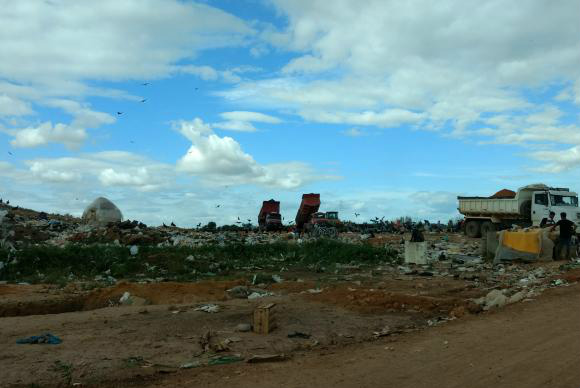 Indígenas na cidade: índios catadores contam a angústia de viver no lixão Lixão em Roraima, à beira da BR-174Foto: Divulgação
