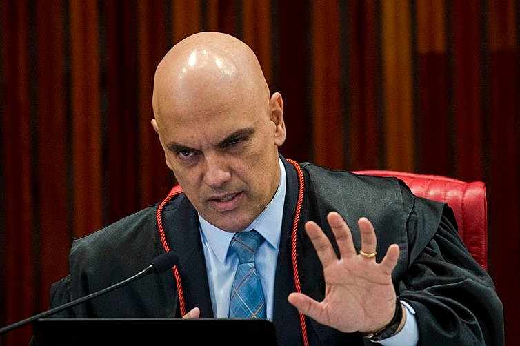 Após intimação, Facebook volta atrás e bloqueia perfis bolsonaristas A decisão foi tomada pelo ministro Alexandre de Moraes, no inquérito das fake news que apura também ameaças ao STF. - Marcelo Camargo /Agência Brasil