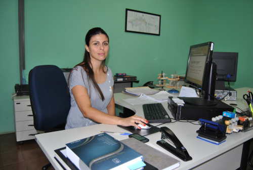 Eleições 2012: jovens podem fazer título de eleitor para participar do pleito A chefe do Cartório Eleitoral de Amambai, Melissa Antunes da Silva Cerezini. Foto: Moreira Produções.