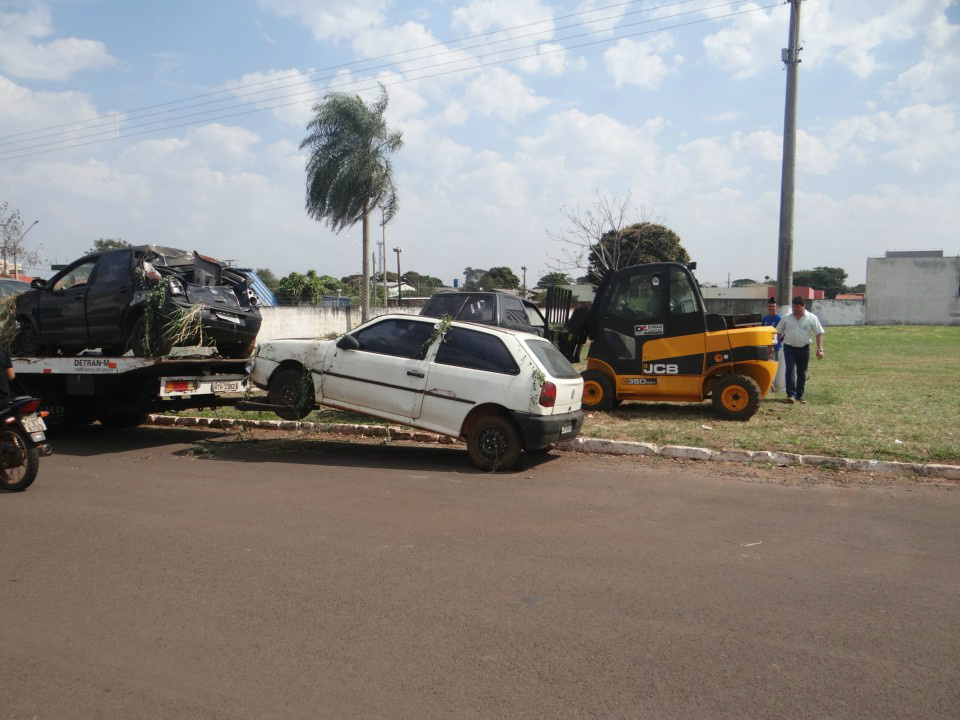 Os carros foram removidos temporariamente devido a superlotação dos pátios amambaienses.