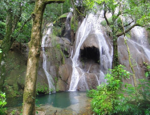 É a Cachoeira do Fantasma, não se assuste. O lugar é meio sinistro e chama a atenção pela obra da natureza (Foto: Valter Alessandro Agostini