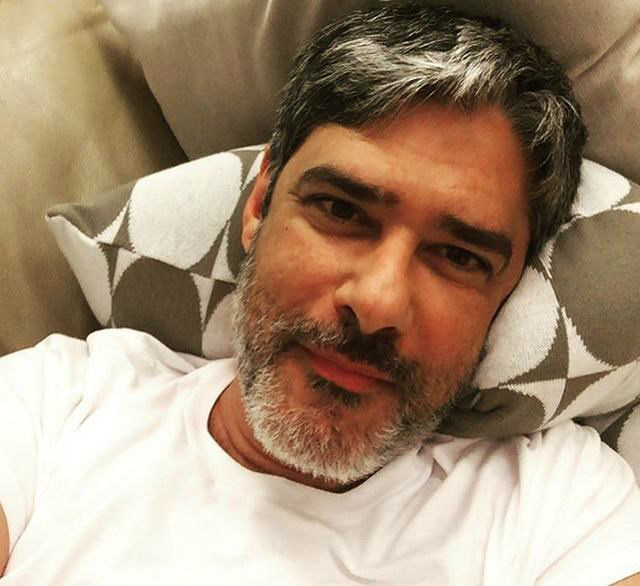 Mito ou verdade: arrancar um fio de cabelo branco faz nascerem dez no lugar Aceite, que dói menos: cabelos grisalhos podem ser bem charmososFoto: Divulgação