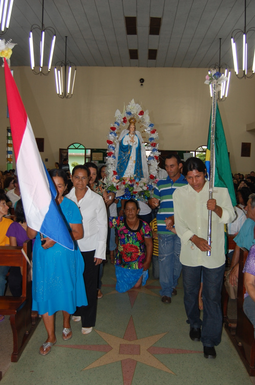Dia 8 de dezembro, data marcada pelo sincretismo religioso Em Amambai hoje será celebrado o dia de Nossa Senhora de Caacupé, padroeira do Paraguai.