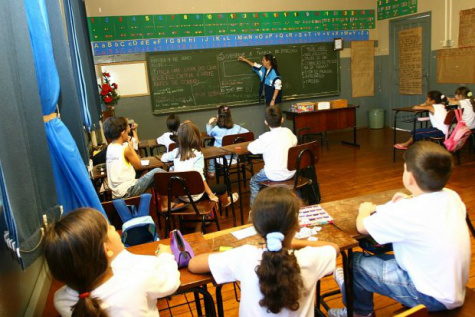 Comissão de Educação aprova jornada de tempo integral na educação básica O Substitutivo segue agora para apreciação pelas Comissões de Finanças e Tributação e de Constituição e Justiça e de Cidadania da Câmara dos Deputados