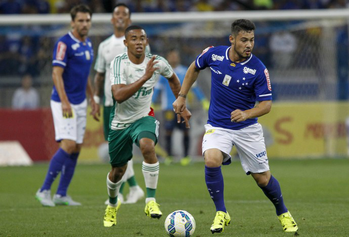 Vinícius Araújo chegou marcar, mas não impediu o triunfo do Palmeiras (Foto: Washington Alves/ Light Press/ Cruzeiro)