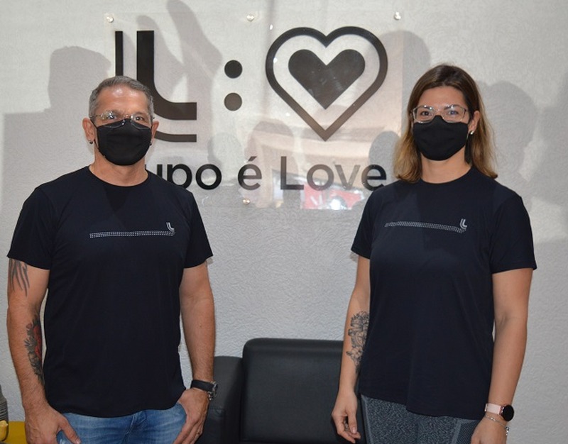 Amambai agora tem loja Pé de Meia O casal, Kassia e Célio Salum, é proprietário da Pé de Meia / Foto: Moreira Produções