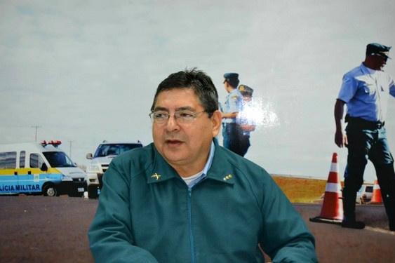 Coronel Acosta explicando que durante todo o ano passado a corporação apreendeu 66 toneladas e este ano de janeiro até hoje já são mais de 62 mil quilos. / Foto: SEJUSP