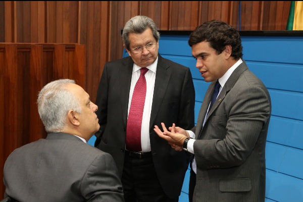 Proposta do Executivo deve diminuir burocracia na transferência de veículos Projeto do Governo do Estado pretende desburocratizar a transferência de veículosFoto: Victor Chileno