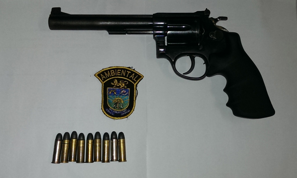 Jovem tenta jogar arma em plantação para escapar de flagrante, mas é preso