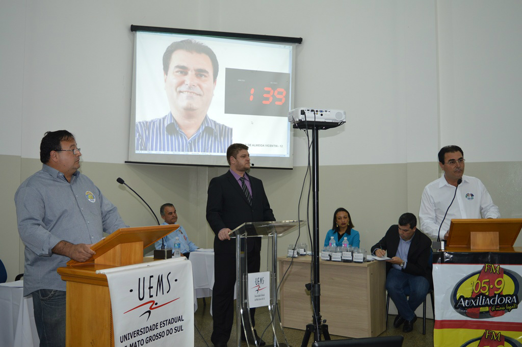 Debate entre os candidatos a prefeito de Amambai - veja vídeos O debate foi composto por cinco blocos onde os candidatos responderam perguntas feitas entre si, por acadêmicos da Uems e pela comunidade.