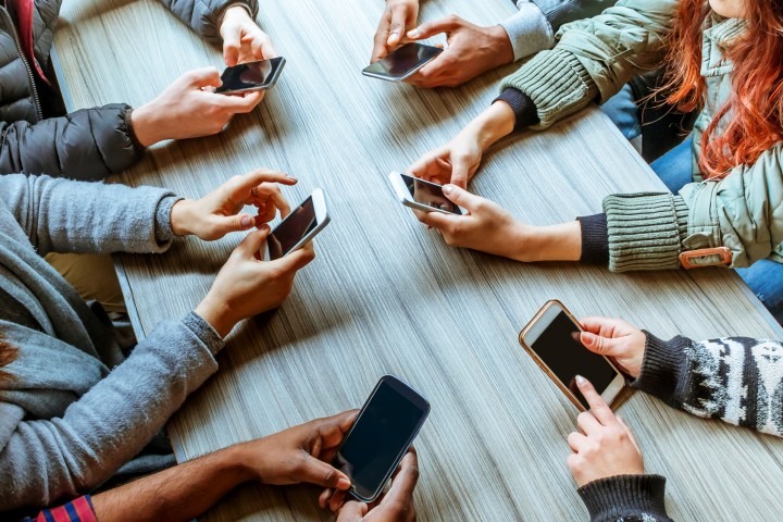 “Estamos deixando o celular alterar a forma como somos humanos” Nomofobia: o uso excessivo de celulares e aparelhos eletrônicos Foto: Ilustrativa